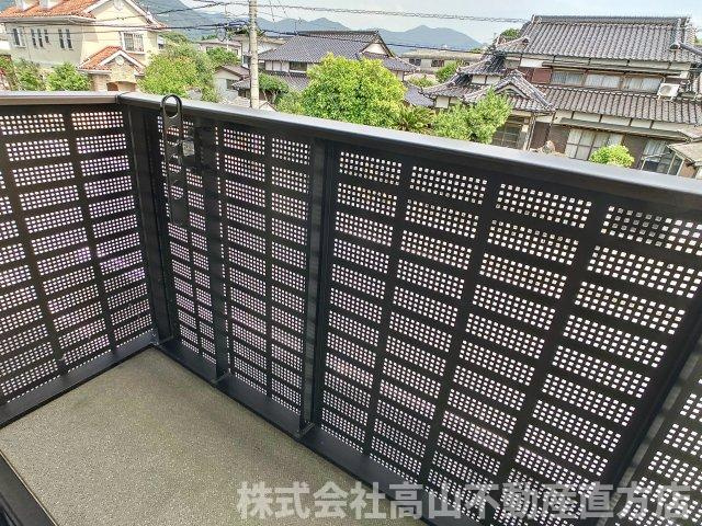 北九州市八幡西区野面２丁目のアパートのバルコニー