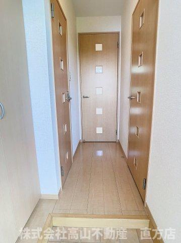 北九州市八幡西区楠橋南２丁目のアパートの玄関