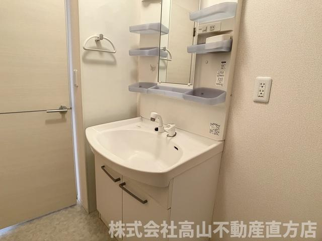 直方市大字頓野のアパートの洗面所