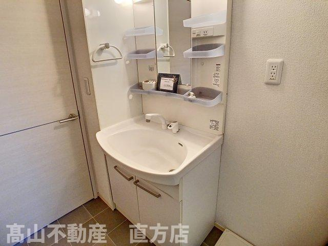 直方市大字頓野のアパートの洗面所