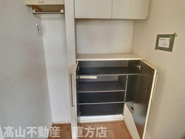 直方市大字頓野のアパートの収納