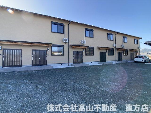 直方市大字植木のアパートの駐車場