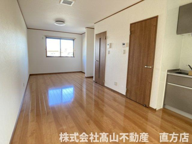 直方市大字植木のアパートの居間・リビング