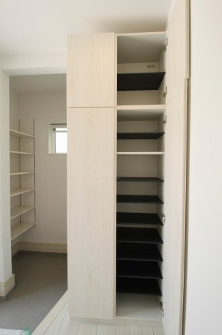 瀬戸東町　新築戸建　1号棟　（全2区画）の収納|玄関収納