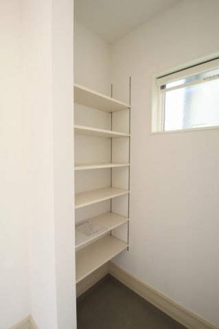 瀬戸東町　新築戸建　1号棟　（全2区画）の収納|シューズインクローク
