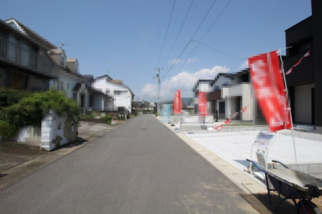 瀬戸東町　新築戸建　1号棟　（全2区画）の前面道路含む現地写真|前面道路　幅　5.45ｍ