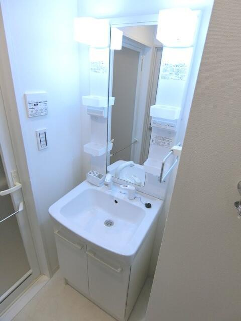 ディアレイシャス東京ノースパレスの独立洗面台|朝の身支度には欠かせない独立洗面化粧台