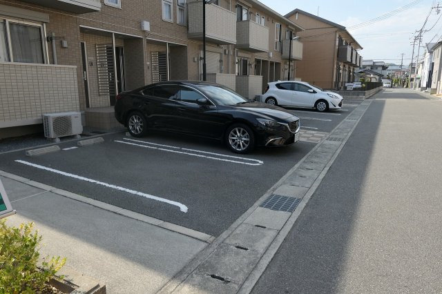 アバンセグリーン2の駐車場