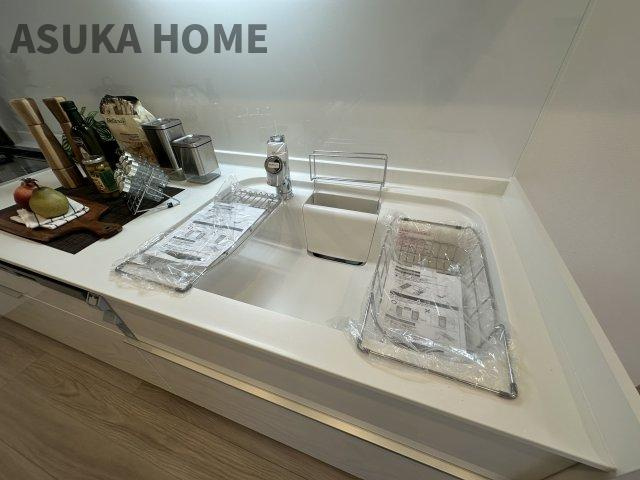藤和西横浜ハイタウンのキッチン|人気の人工大理石調のシンク。ワークトップとの一体とお手入れにしやすさが魅力的です。