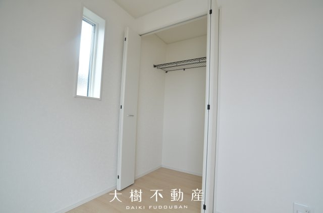 【洋室】 | 海老名市中野１丁目　新築戸建て　全１棟【仲介手数料無料】 | 2階　洋室4（6.0帖）クローゼット