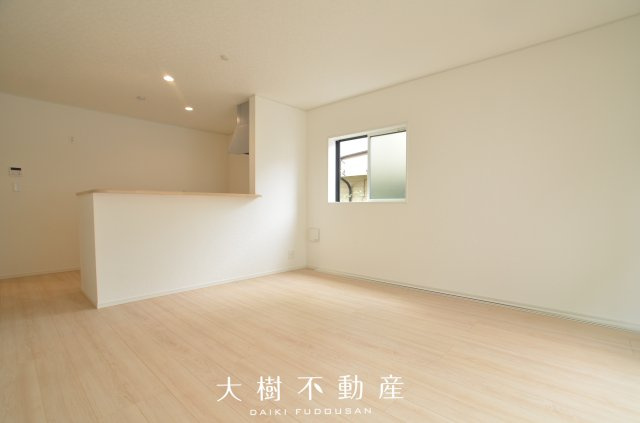 【居間・リビング】 | 海老名市中野１丁目　新築戸建て　全１棟【仲介手数料無料】