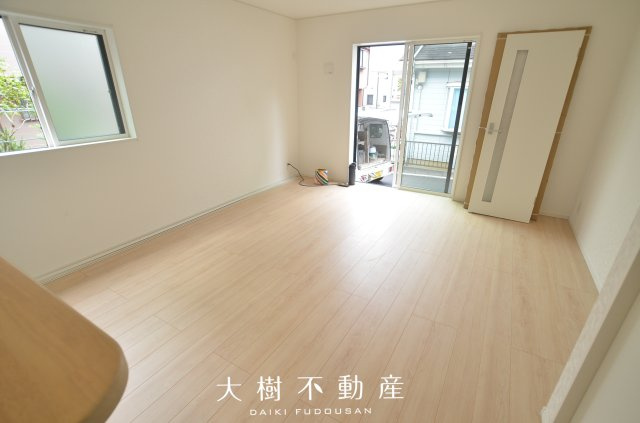 【居間・リビング】 | 海老名市中野１丁目　新築戸建て　全１棟【仲介手数料無料】