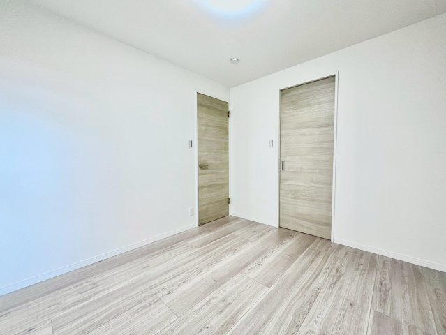 フジメゾン千駄木の洋室|明るいお部屋はそれだけで気分が晴れやかになりますね！

現地ご見学希望・資料請求などお気軽にお問い合わせ下さい！
03-5990-5201