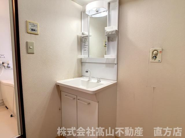 直方市溝堀１丁目のアパートの洗面所