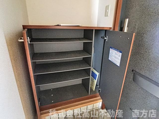 直方市溝堀１丁目のアパートの玄関