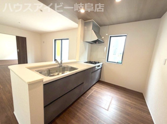 【キッチン】 | 岐阜市河渡新築建売全5棟！長期優良住宅！耐震等級3・住宅性能評価書取得した安心安全なお家です♪ | 岐阜市河渡新築建売全5棟！長期優良住宅！耐震等級3・住宅性能評価書取得した安心安全なお家です♪