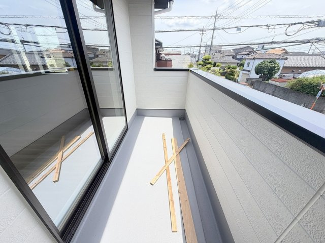 三郷市戸ケ崎1丁目　新築戸建　全2棟　2号棟のバルコニー|南西向きバルコニーにて陽当り良好