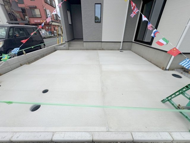 三郷市戸ケ崎1丁目　新築戸建　全2棟　2号棟の駐車場|家族の車＋来客用にも便利な並列2台駐車