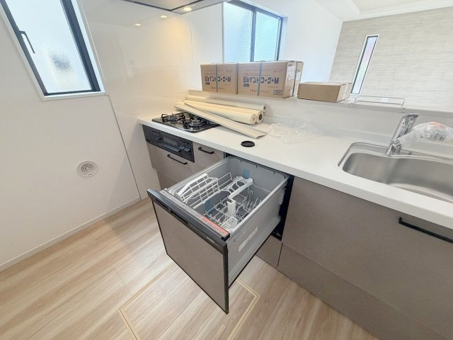 三郷市戸ケ崎1丁目　新築戸建　全2棟　2号棟のキッチン|家事の時短につながる食洗機完備