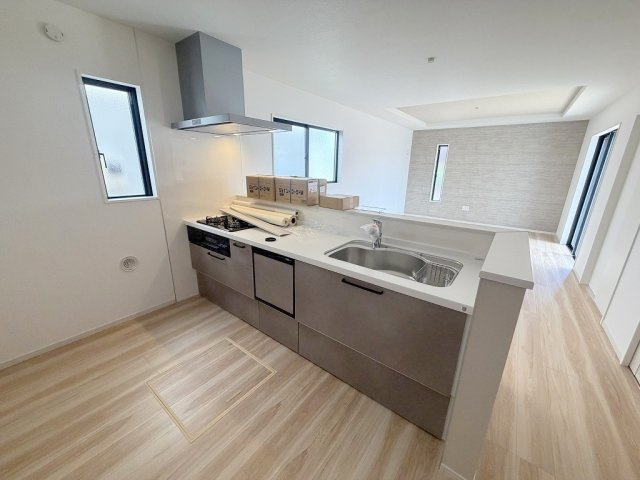三郷市戸ケ崎1丁目　新築戸建　全2棟　2号棟のキッチン|食洗機付きのシステムキッチン