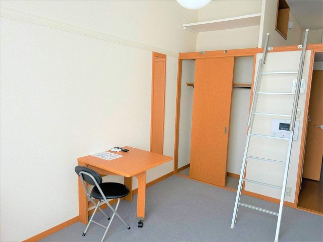レオパレスシーサイドＢの居間・リビング|※同タイプの物件の写真です（2階カーペット）