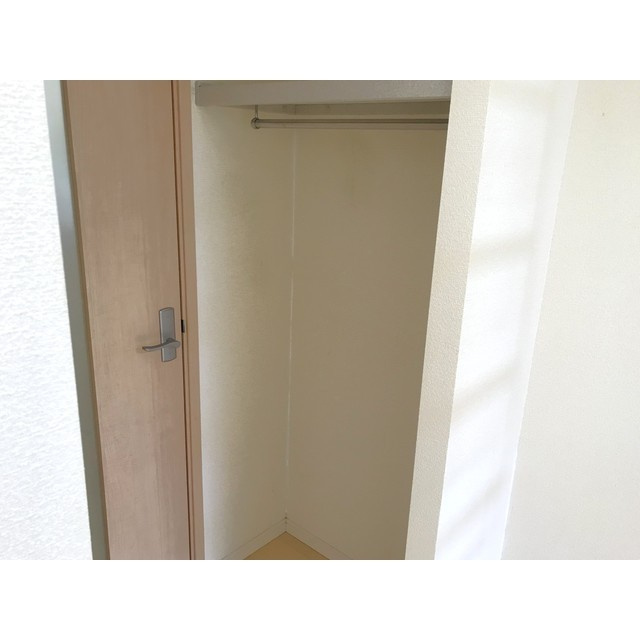 コーポたかなみの内装|明るい室内です
