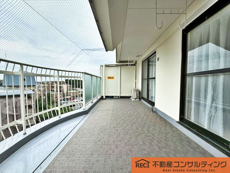 コボリマンション夙川老松台D棟のバルコニー