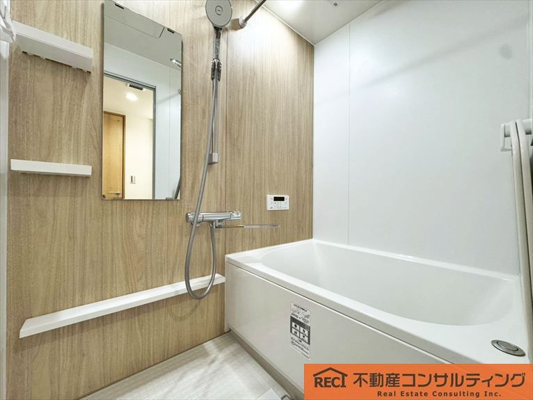 コボリマンション夙川老松台D棟の浴室|家族時間をゆったり過ごせる16帖の広々LDK！