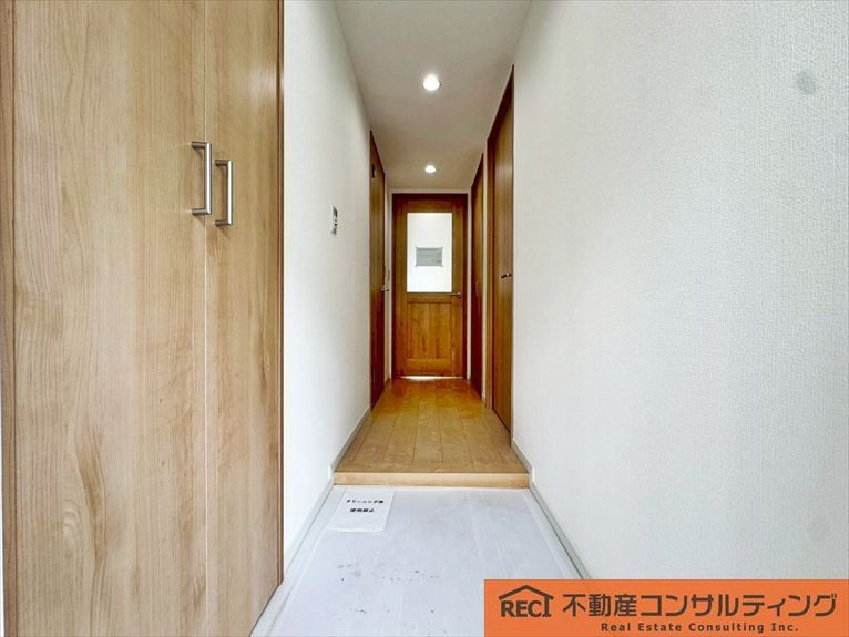 コボリマンション夙川老松台D棟の玄関
