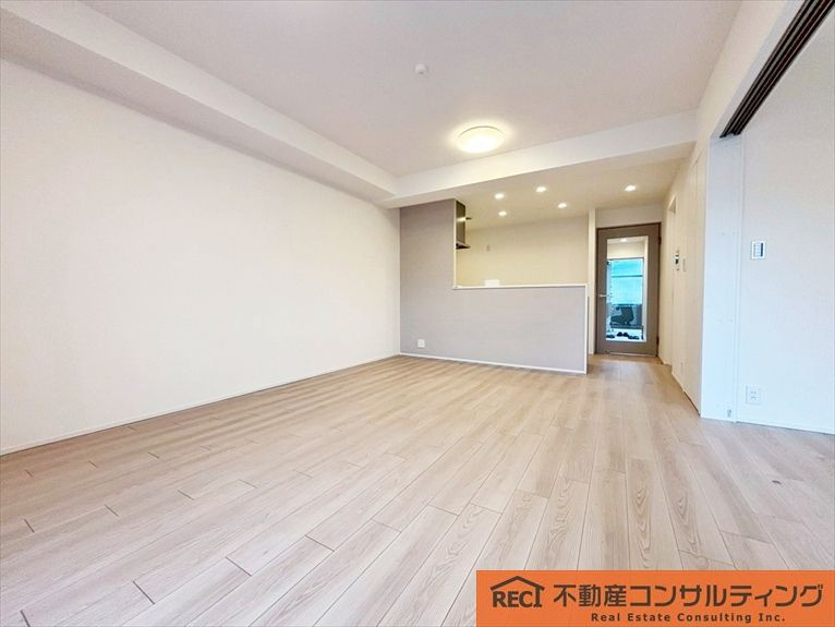 セレーノ見附の居間・リビング|管理の行き届いたマンション