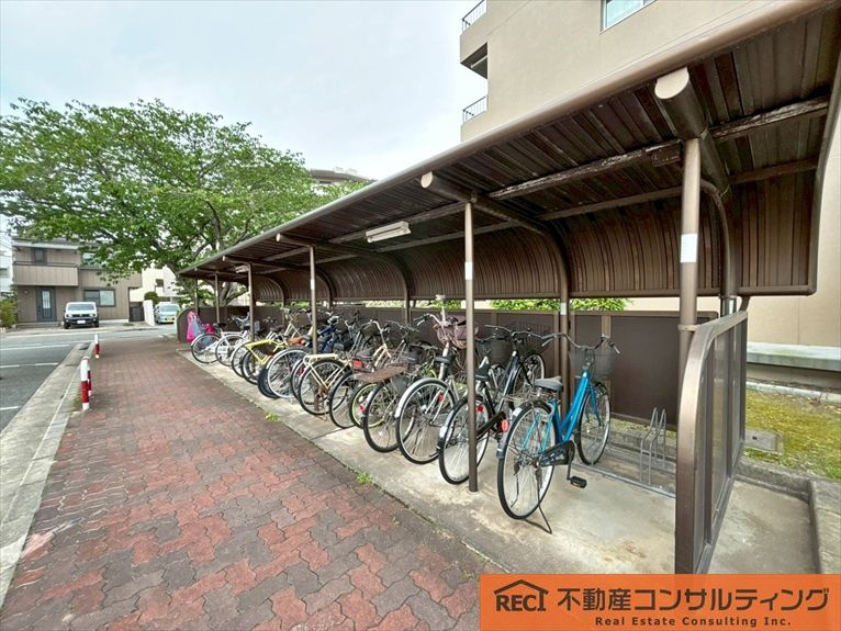 セレーノ見附の駐輪場