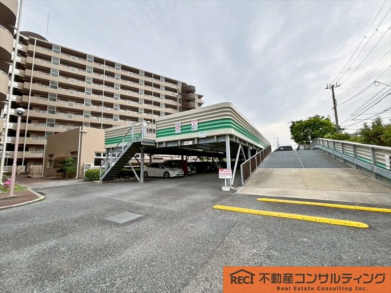 セレーノ見附の駐車場