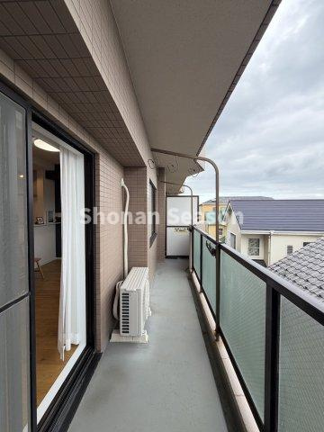 【現地画像あり】オーベル湘南緑が浜のバルコニー|南向きにつき洗濯物もカラっと乾きそうですね♪