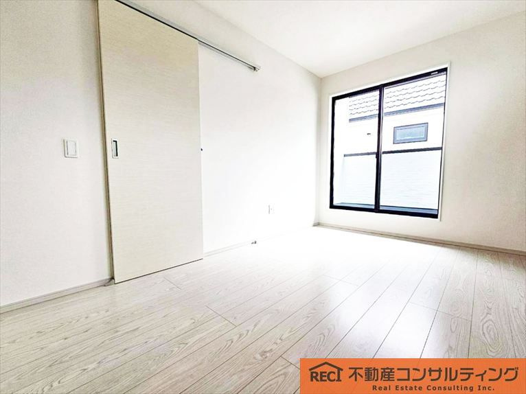 西宮市浜甲子園1丁目　新築戸建　3号棟の洋室