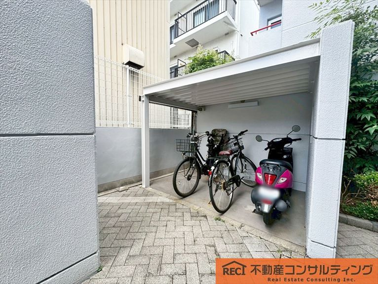 コスモ住吉川の駐車場