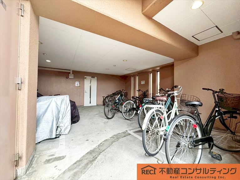 ハイエクセル芦屋南の駐車場