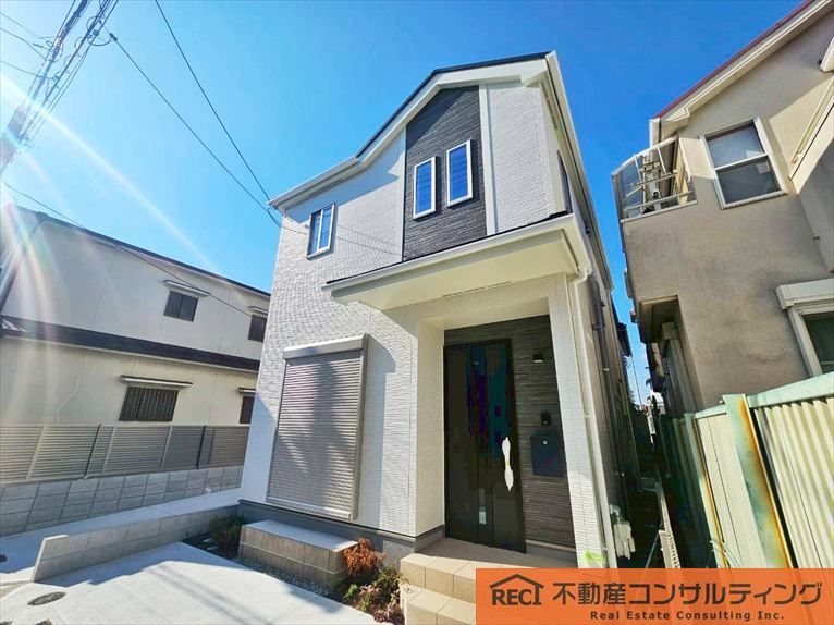 西宮市浜町　新築戸建　1号棟の外観|買い物後の帰宅も楽々な1階リビング！
