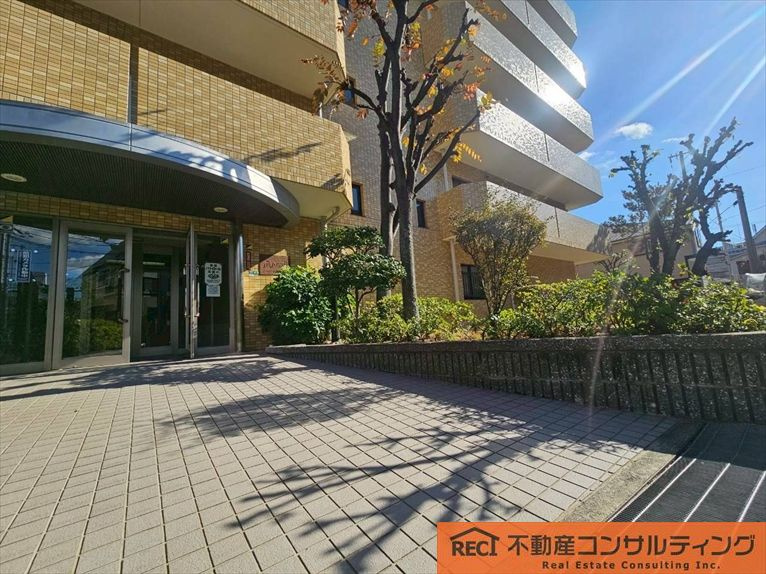 ロイヤルシャトー夙川公園のエントランス