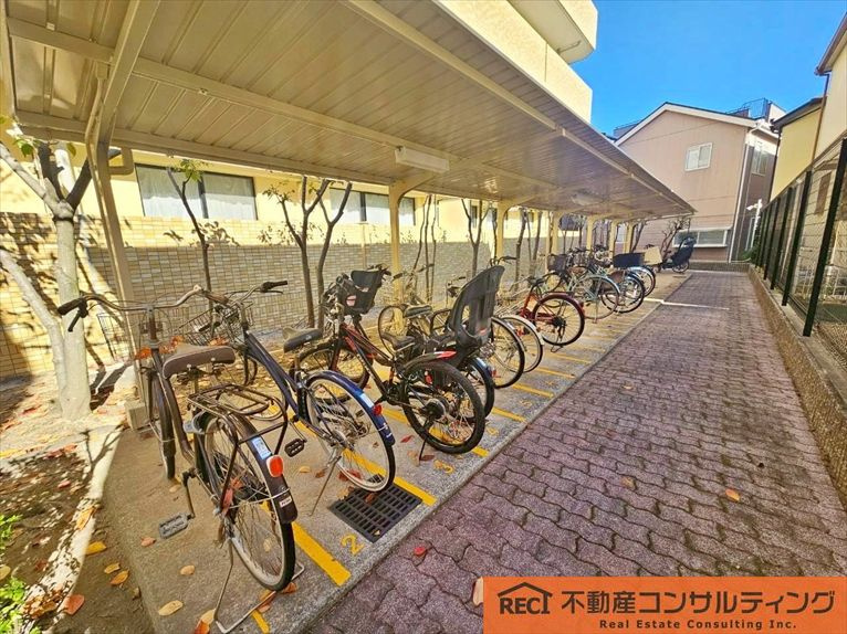 ロイヤルシャトー夙川公園の駐車場