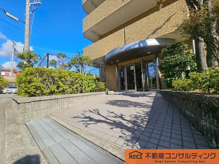 ロイヤルシャトー夙川公園のエントランス