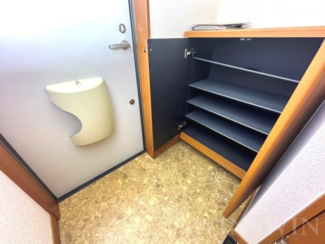 アゼリア神野 Cの玄関