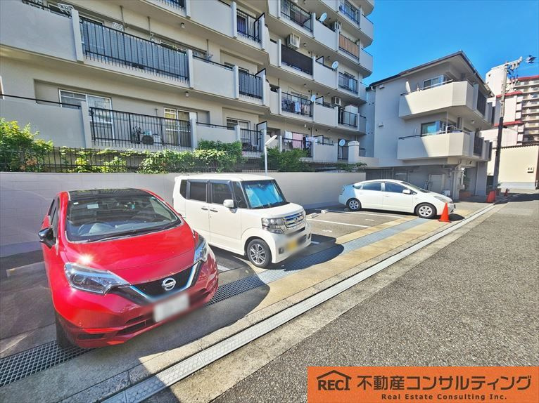 甲南シャトー青木の駐車場