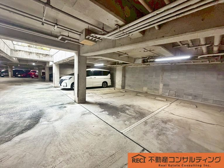 白鷹甲子園マンションの駐車場