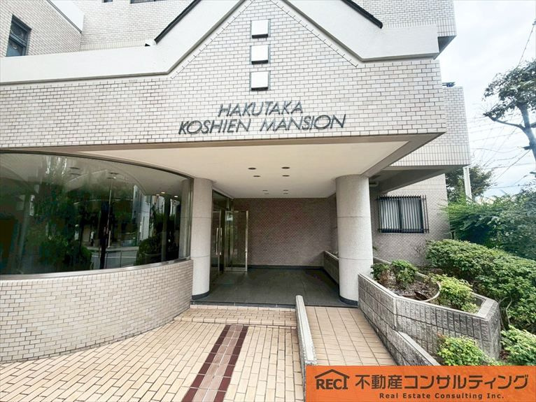 白鷹甲子園マンションのエントランス