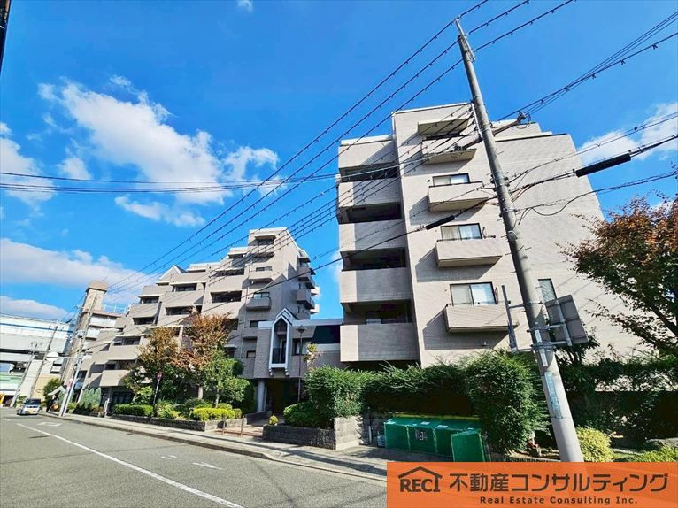 白鷹甲子園マンションの外観
