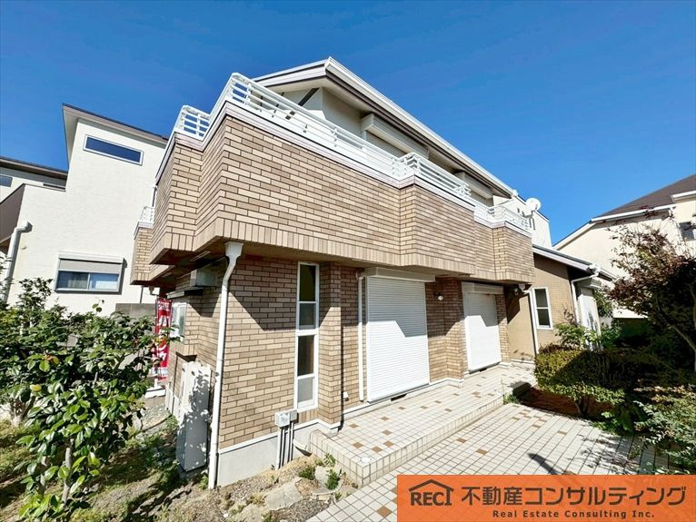 神戸市東灘区鴨子ヶ原3丁目　中古戸建の外観|電動シャッター付き車庫付