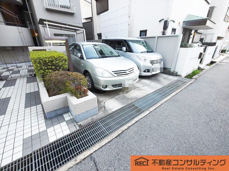 六甲シャトレ篠原の駐車場