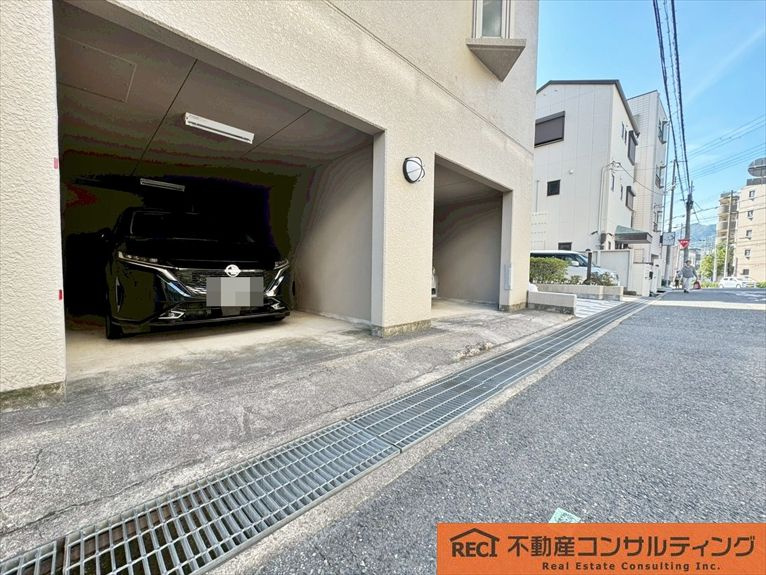 六甲シャトレ篠原の駐車場