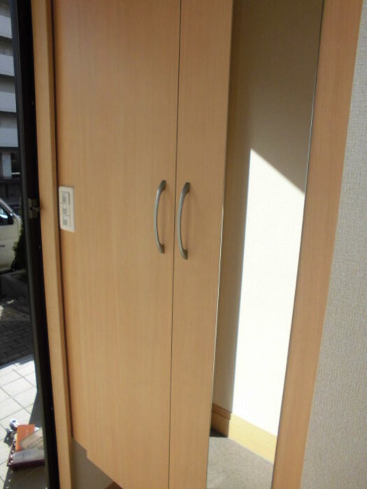 クローバー青山の玄関