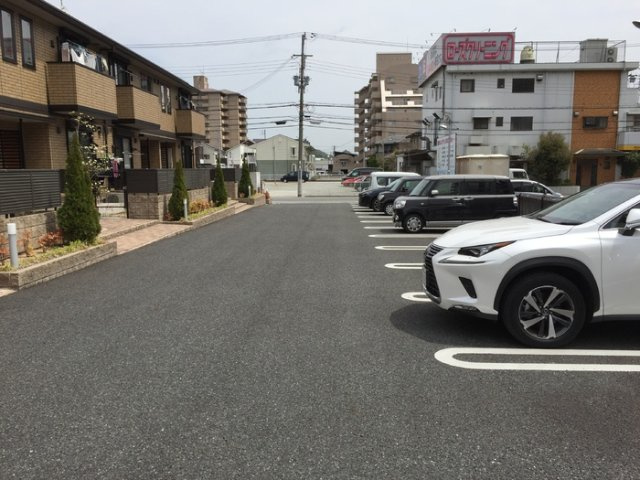 クローバー青山の駐車場